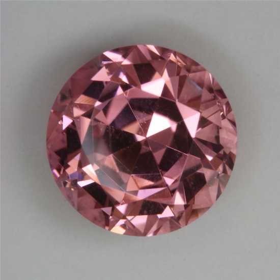 Deeply cut with horizontally cut mains in the pavilion, great pink round. #121