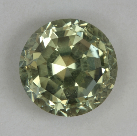 Deeply cut, round, that has a fine pastel yellow without green, color.