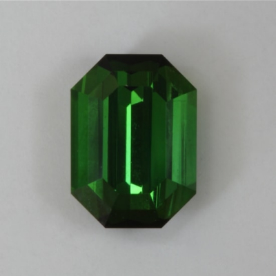 emerald cut green eye clean tourmaline gem steep ends