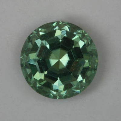 round eye clean green tourmaline gem