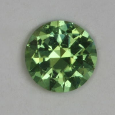 round brilliant green clean tourmaline gem